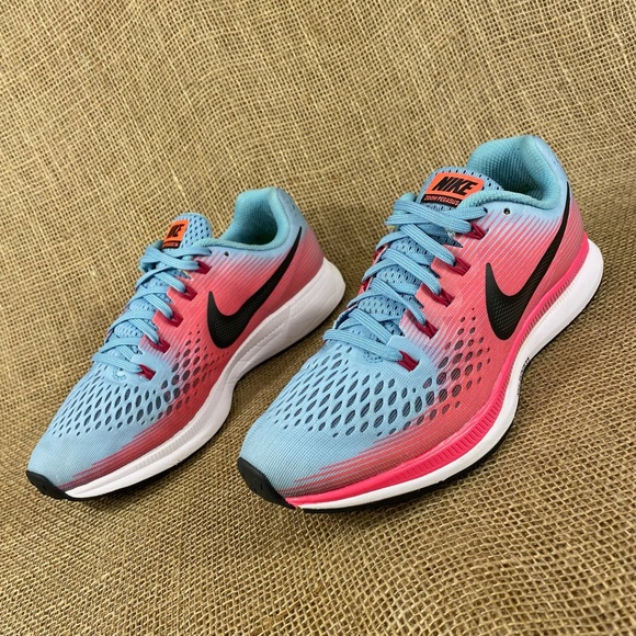 Nike Shoes - Women nike running shoe zoom pegasus lite weight blue sz 8.5